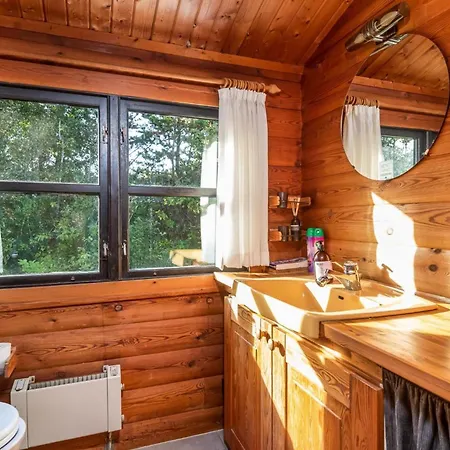 Authentic Scandinavian Log With Private Sauna Near Сasa de vacaciones